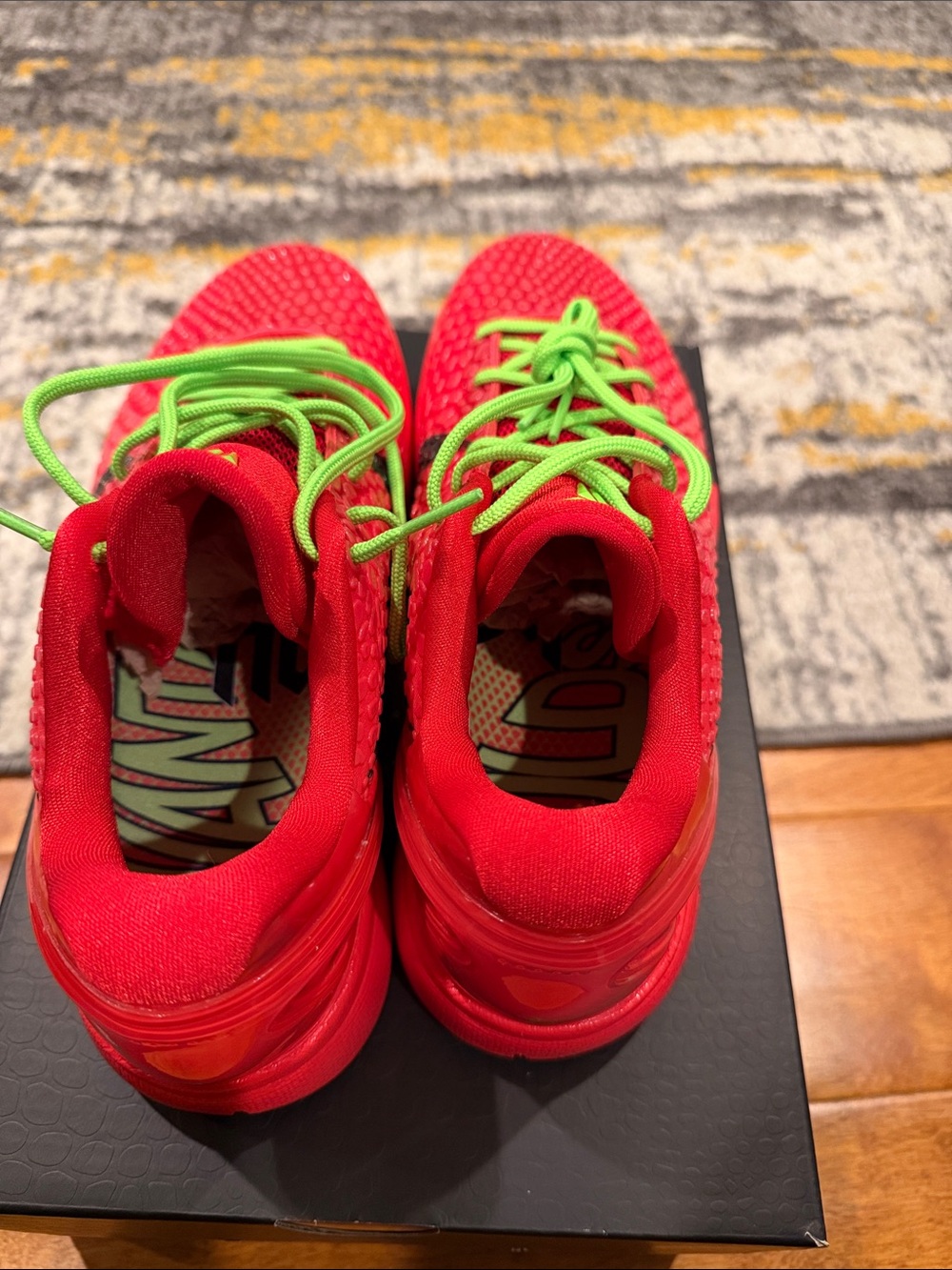 Kobe Reverse Grinch - Picture 4 of 5